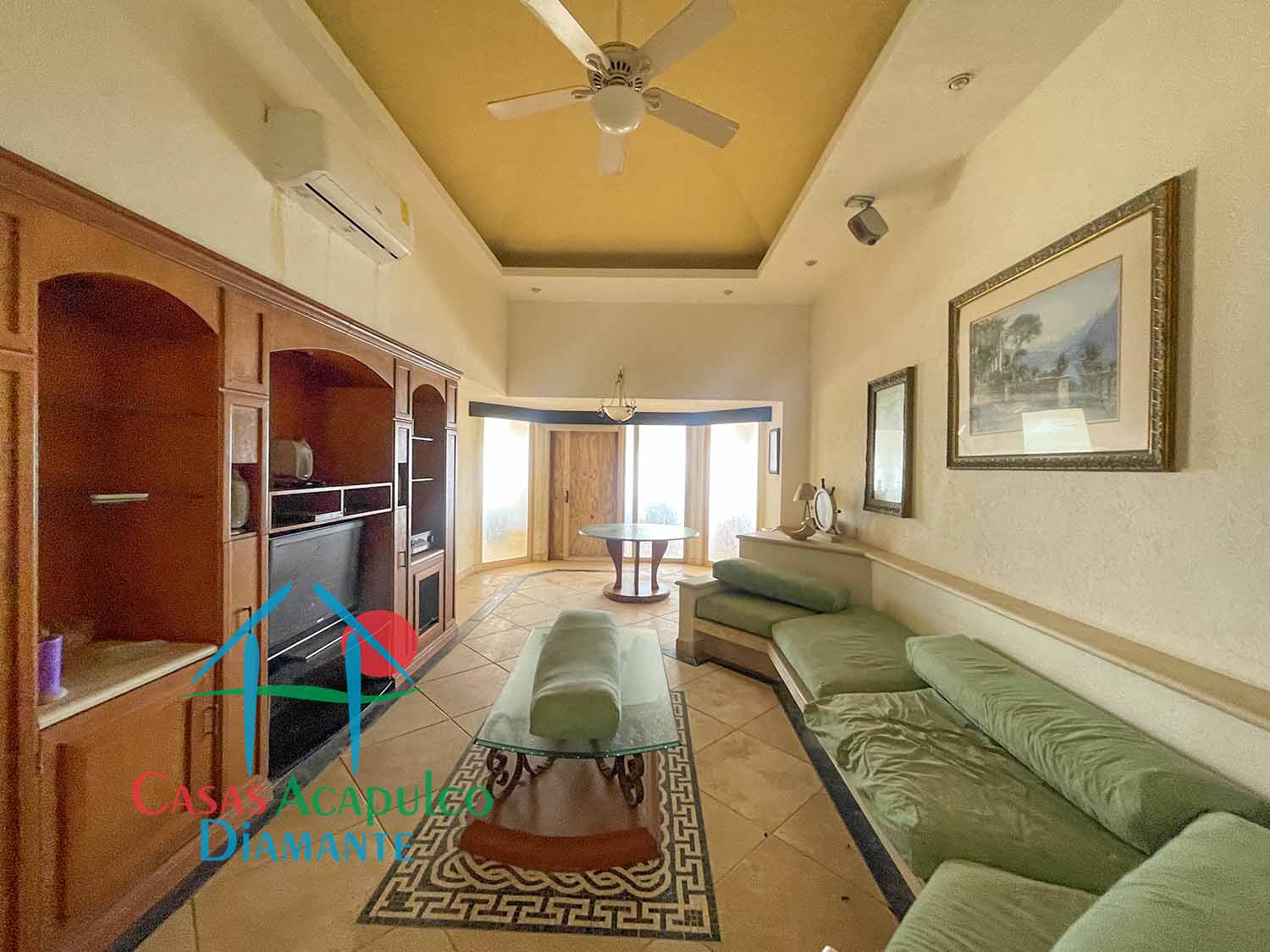 Tres Vidas Villa Universal - Sala de televisión 2